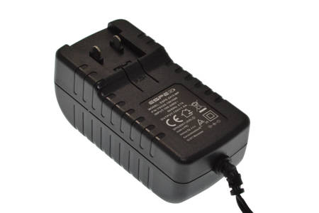 Stabilized power supply 15V 1.6A 24W with replaceable EU / UK / USA plugs