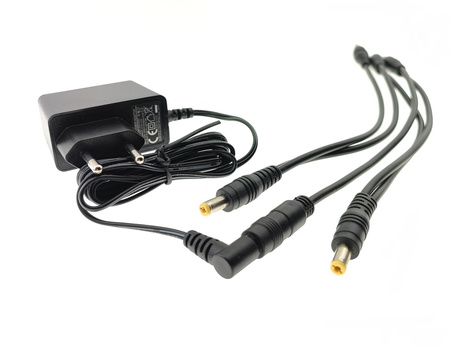 Power supply for up to 5 guitar effects